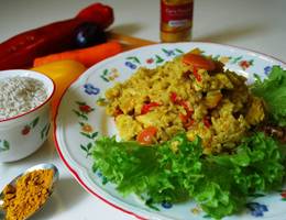 Gelb-rotes Reisfleisch mit Huhn Gelb-rotes Reisfleisch mit Huhn