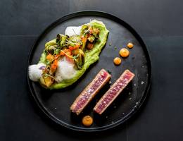 Tuna Steak/Wasabi Püree/Pak Choi/Bonito Flocken