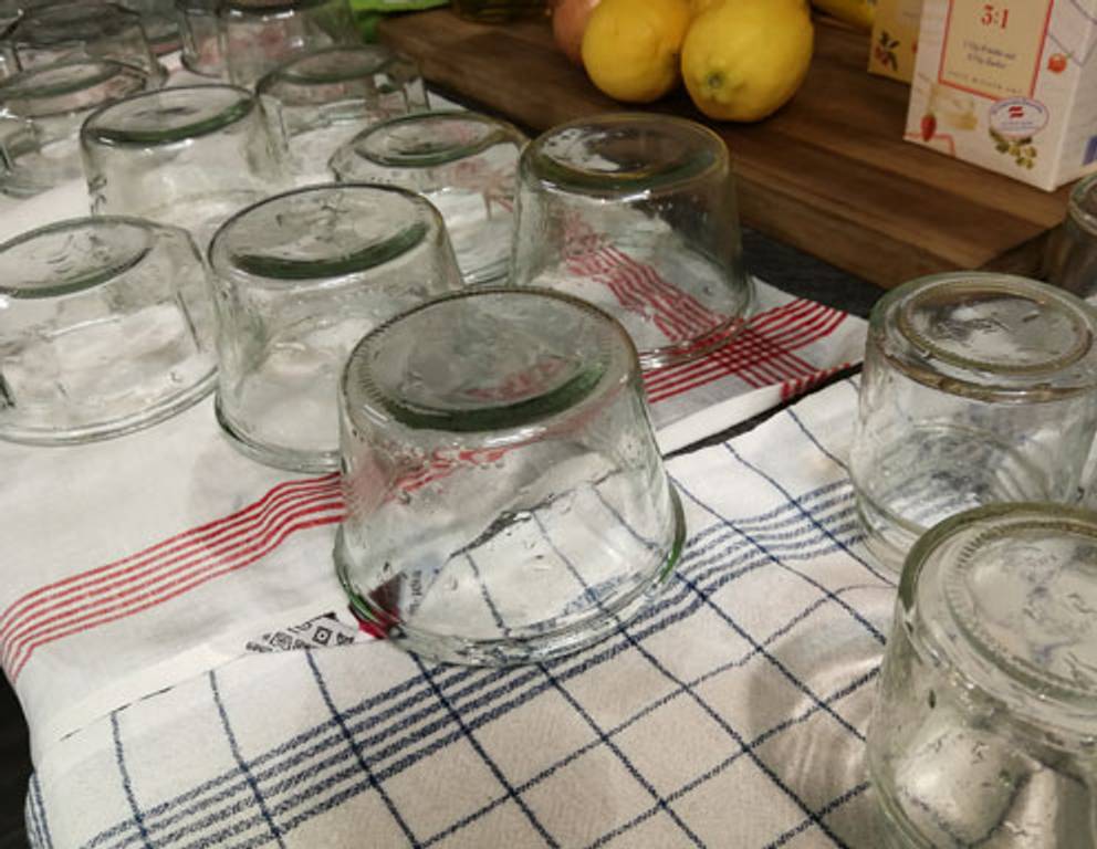 Zuerst werden diese gründlich ausgewaschen... Zuerst werden diese gründlich ausgewaschen...