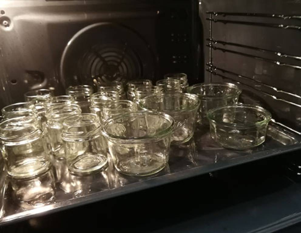 ... dann kommen sie für einige Minuten in den Backofen. ... dann kommen sie für einige Minuten in den Backofen.