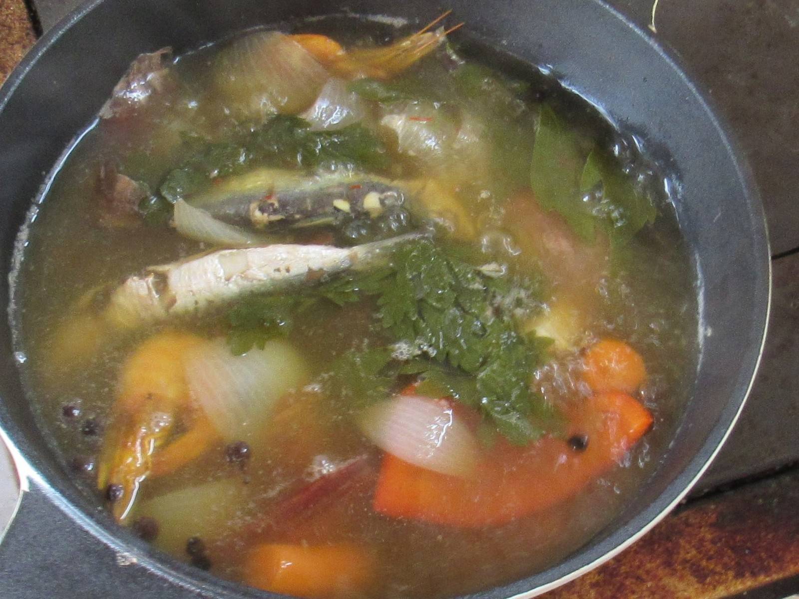 Griechische Fischsuppe (Kakavia)
