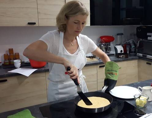 Jetzt wird's spannend: Ist auch nichts angebrannt...? Lässt sich das Omelette problemlos aus der Pfanne heben...?