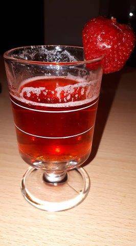 Erdbeersirup Rezept - ichkoche.de Erdbeersirup Rezept - ichkoche.de