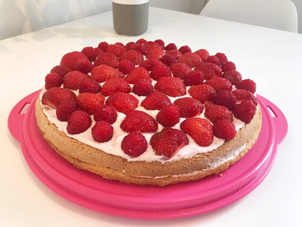 Schneller Erdbeer-Himbeerkuchen mit Dinkelmehl