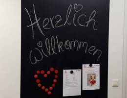 "Küchentratsch mit Martina Salomon" - gleich geht's los... Ah, schon klopft es an der Küchentür! "Küchentratsch mit Martina Salomon" - gleich geht's los... Ah, schon klopft es an der Küchentür!