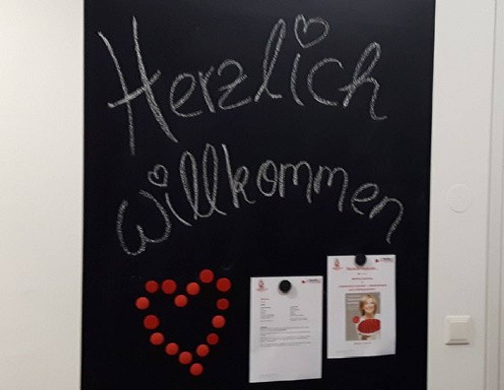 "Küchentratsch mit Martina Salomon" - gleich geht's los... Ah, schon klopft es an der Küchentür! "Küchentratsch mit Martina Salomon" - gleich geht's los... Ah, schon klopft es an der Küchentür!