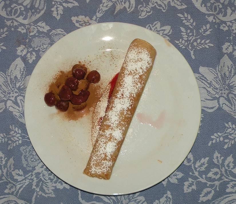 Palatschinken mit Kirschen