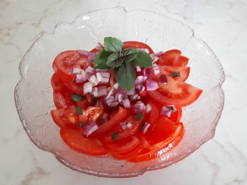 Einfacher Tomatensalat