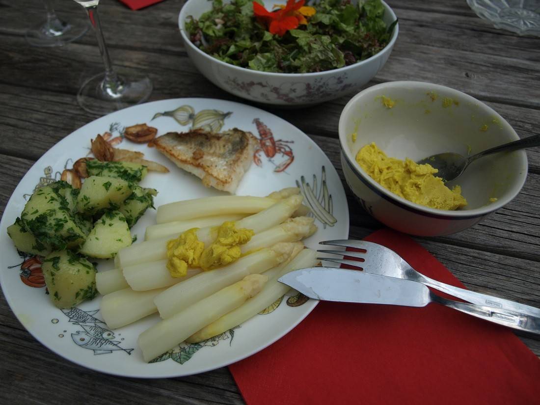 Spargel mit Currybutter