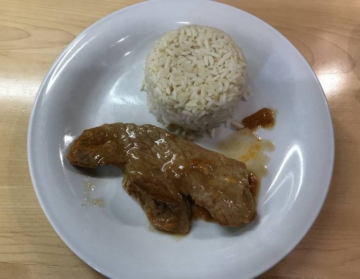 Paprika-Schweinsschnitzel mit gedünstetem Reis