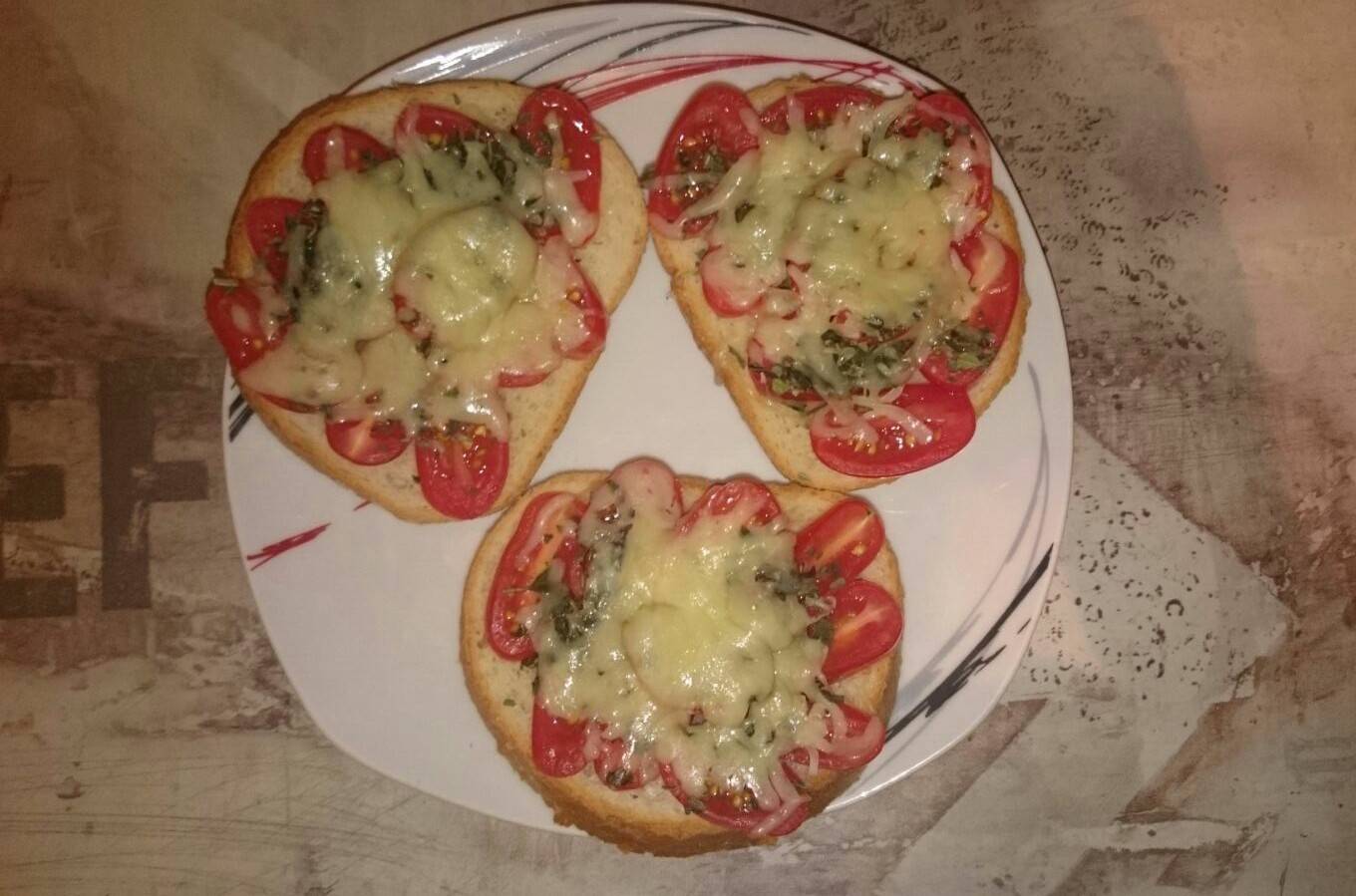 Tomaten-Mozzarella-Toast