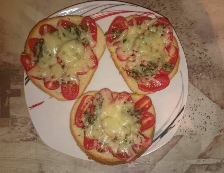 Tomaten-Mozzarella-Toast