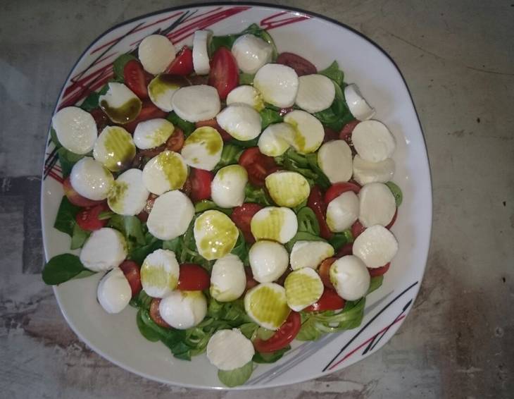 Mozzarella und Paradeiser Mozzarella und Paradeiser