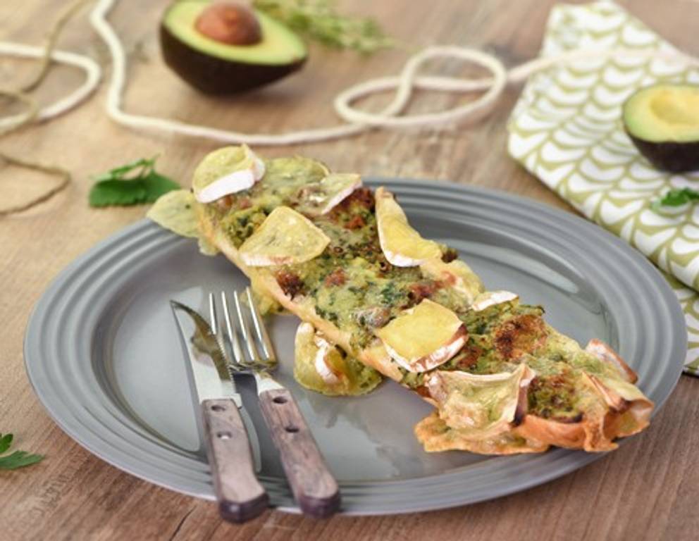 Überbackenes Avocado-Baguette Überbackenes Avocado-Baguette
