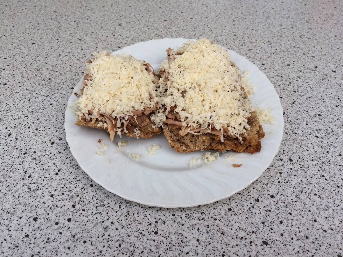Schweinsbratenbrot mit Kren