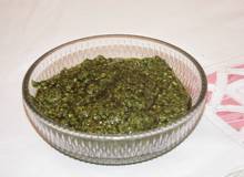 Liebstöckelpesto (Magikrautpesto) Liebstöckelpesto (Magikrautpesto)