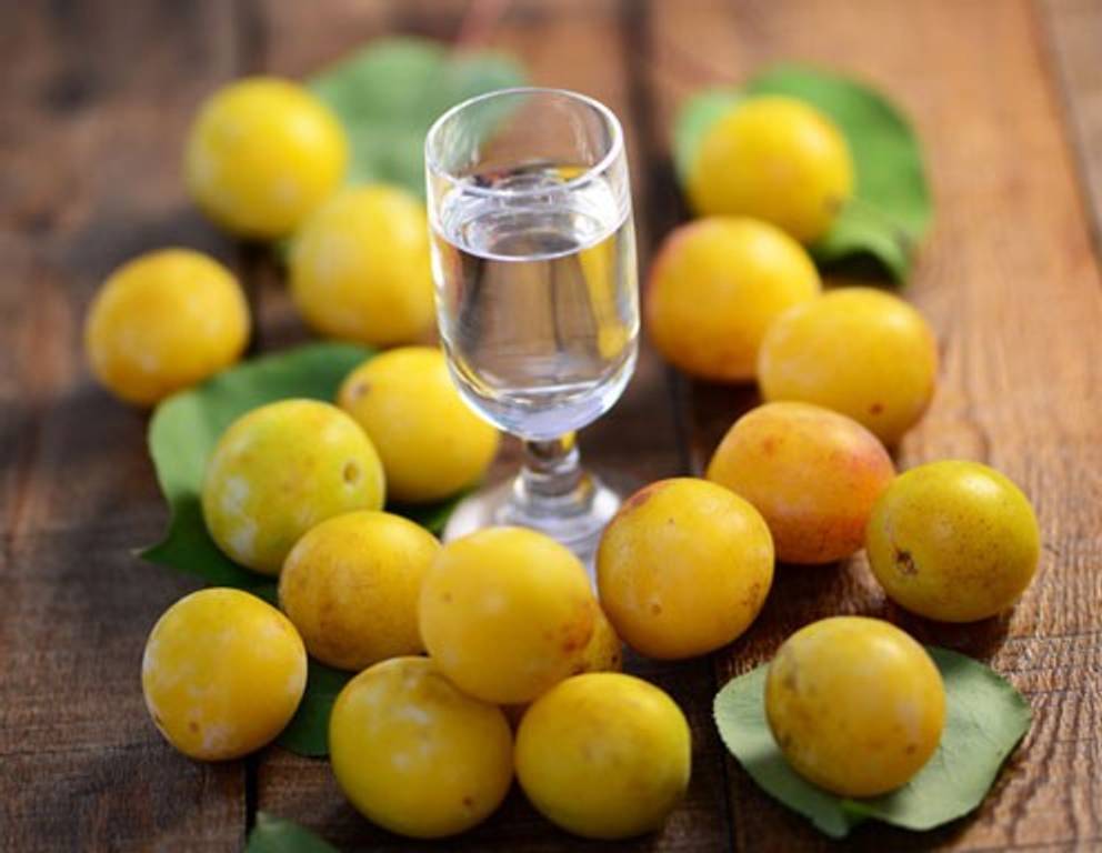 Likör aus Kriecherlkernen Likör aus Kriecherlkernen