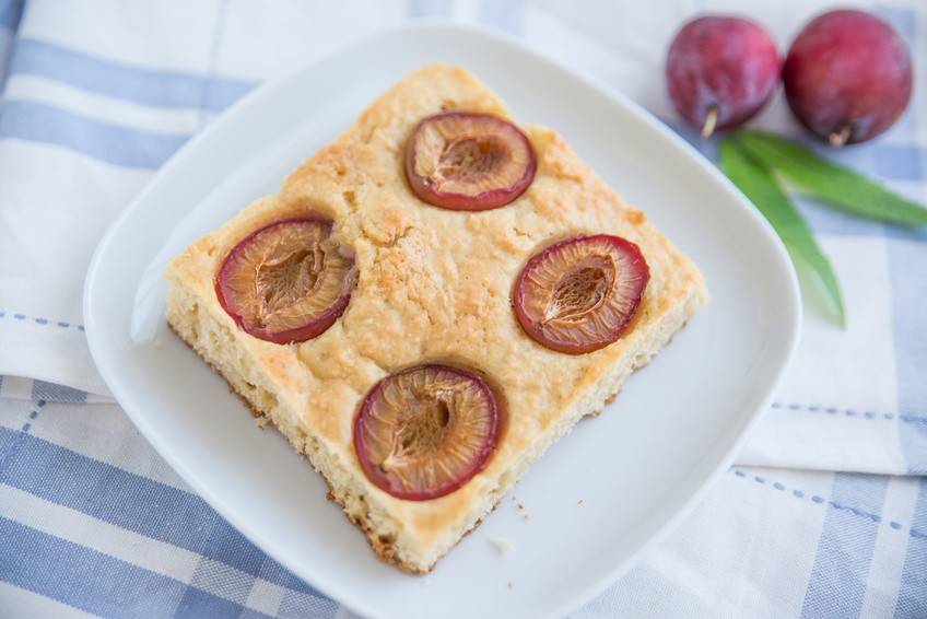 Blechkuchen mit Kriecherln
