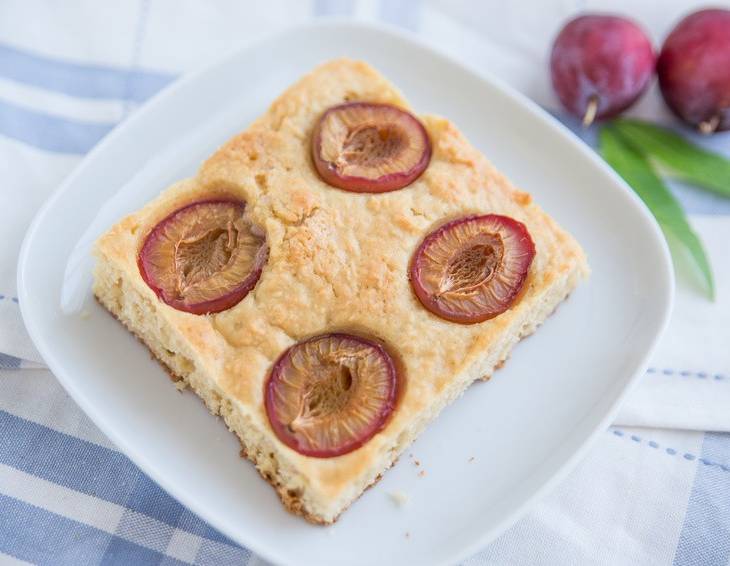 Blechkuchen mit Kriecherln