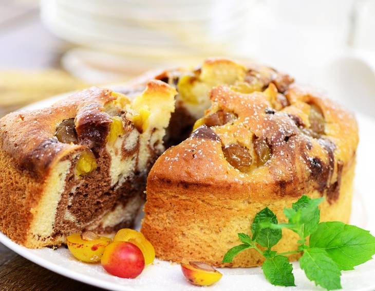 Marmorkuchen mit Kriecherln Marmorkuchen mit Kriecherln