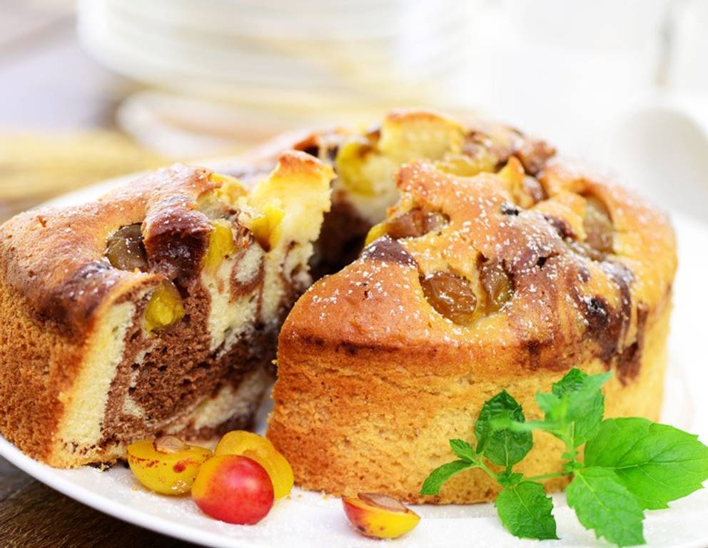 Marmorkuchen mit Kriecherln Marmorkuchen mit Kriecherln