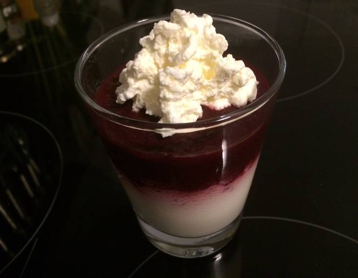 Brombeer-Topfen Dessert im Glas