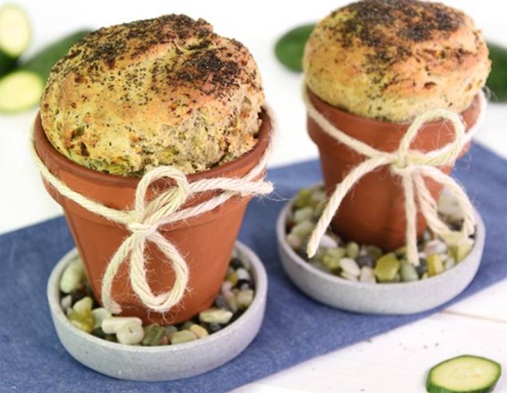 Zucchini-Brot im Blumentopf