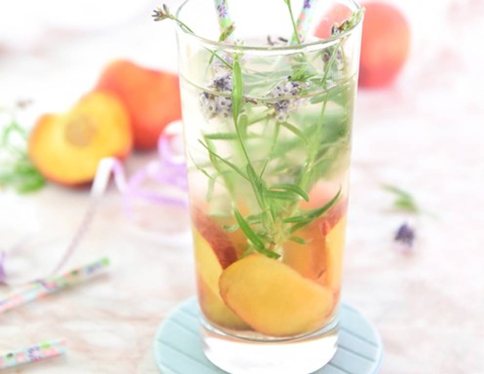 Pfirsich-Lavendel-Infused Water Pfirsich-Lavendel-Infused Water