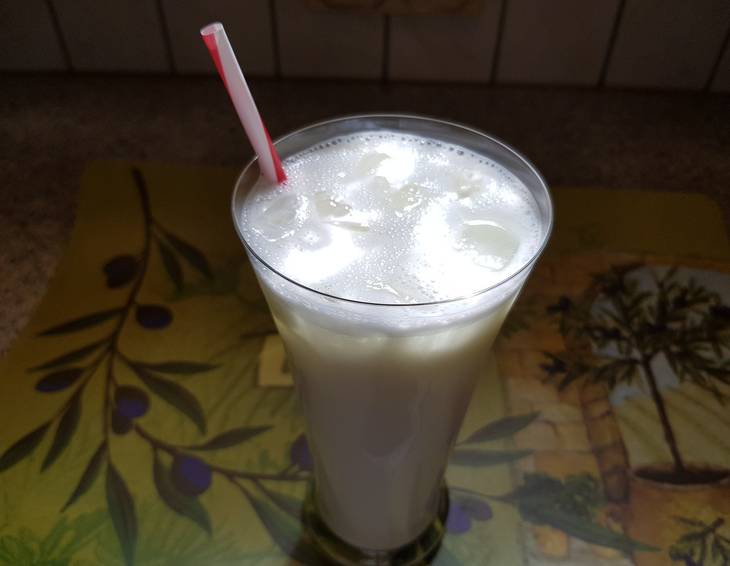 Süßes Joghurtgetränk (Mithi Lassi) Süßes Joghurtgetränk (Mithi Lassi)