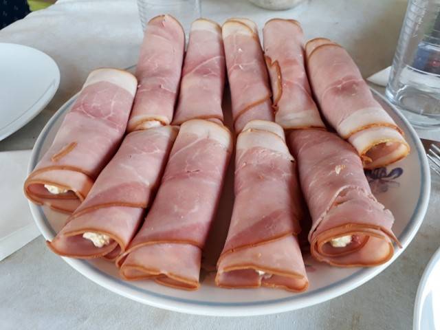 Schinkenröllchen mit Kräuterfüllung Rezept - ichkoche.at
