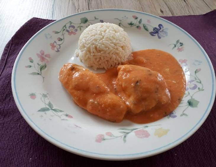 Hühnerfilets in Tomaten-Frischkäse-Sauce