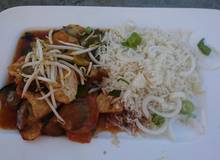 Hühnerwok mit Mangold und Paprika Hühnerwok mit Mangold und Paprika