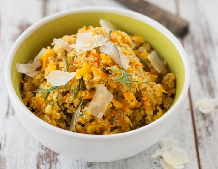 Quinoa-Risotto mit Grana und Salbei Quinoa-Risotto mit Grana und Salbei