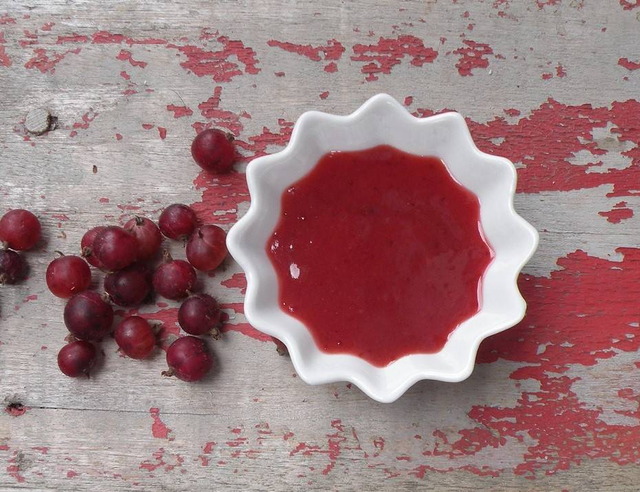 Stachelbeer-Johannisbeer-Marmelade mit Wacholder