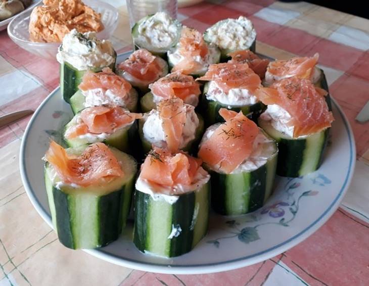 Gurkentürmchen mit Lachs Gurkentürmchen mit Lachs