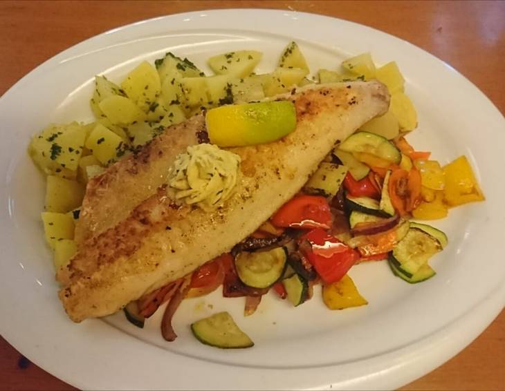 Fischfilets mit Gemüse aus dem Wok
