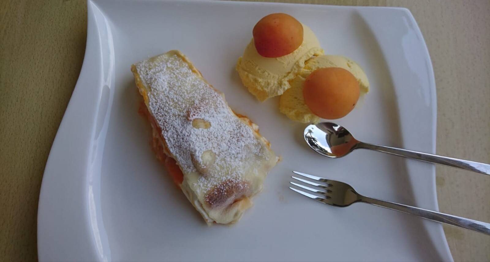 Marillenstrudel