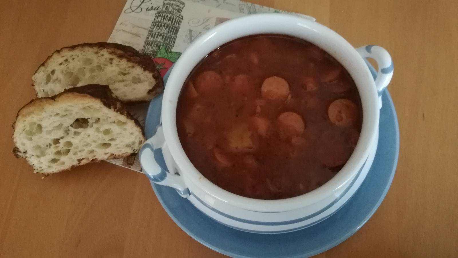 Erdäpfelgulasch mit Wurst