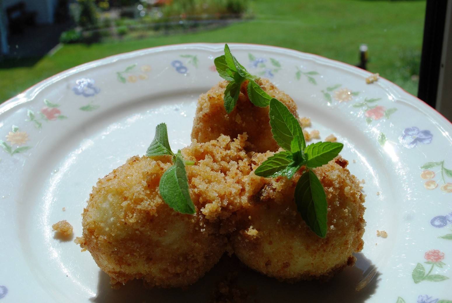 Marillenknödel  aus Topfenteig