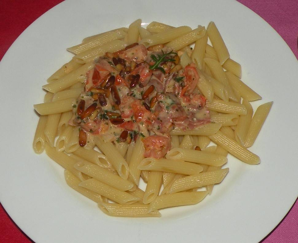 Penne mit Pignoli und Räucherlachs