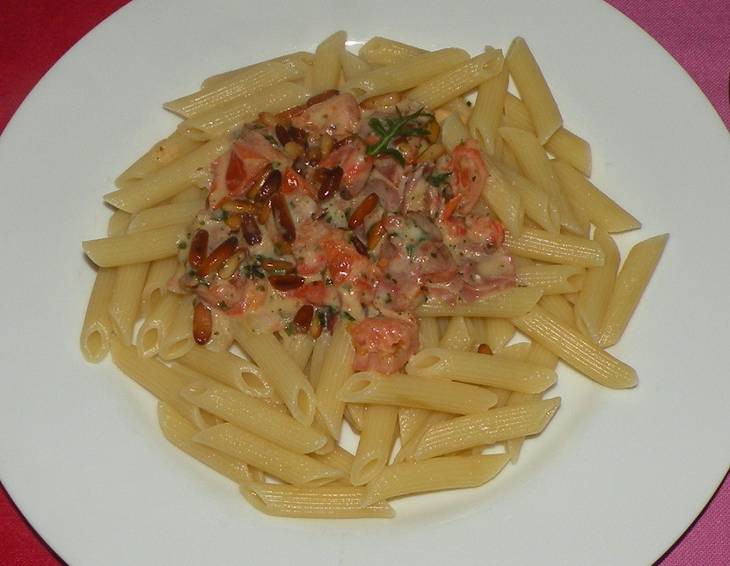 Penne mit Pignoli und Räucherlachs