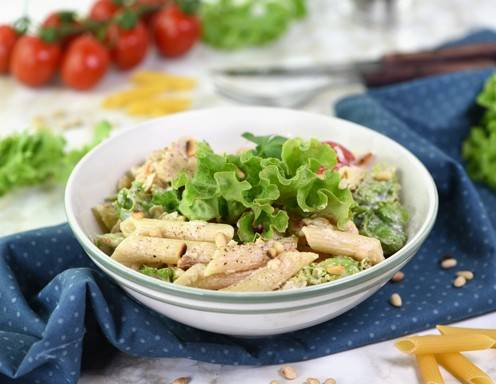 Ceasar Salat mit Pasta
