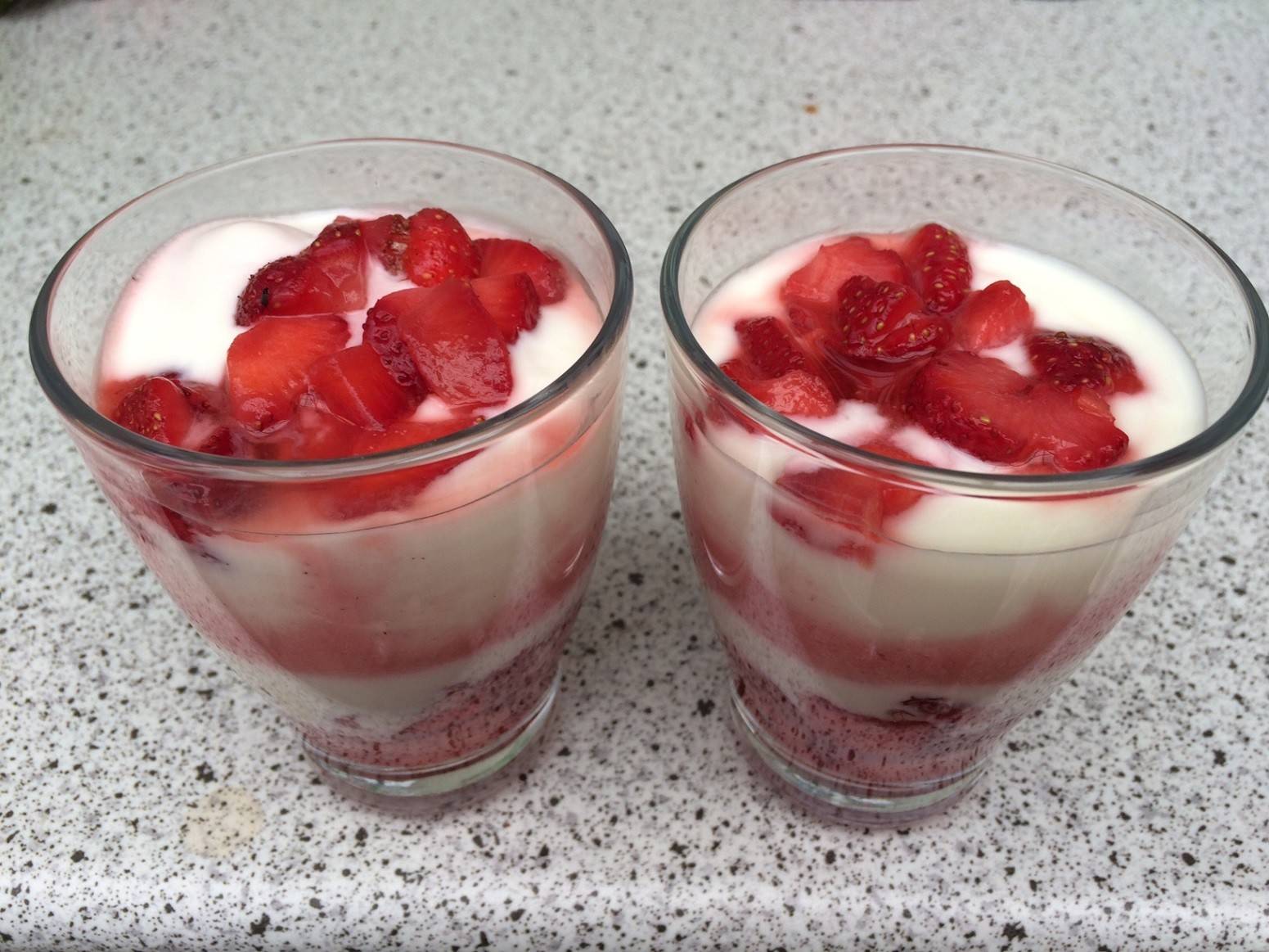 Erdbeer-Joghurtcreme im Glas
