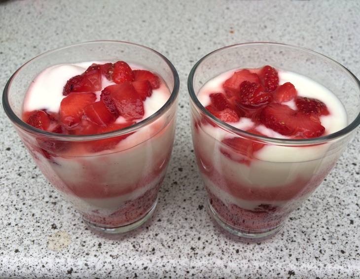 Erdbeer-Joghurtcreme im Glas