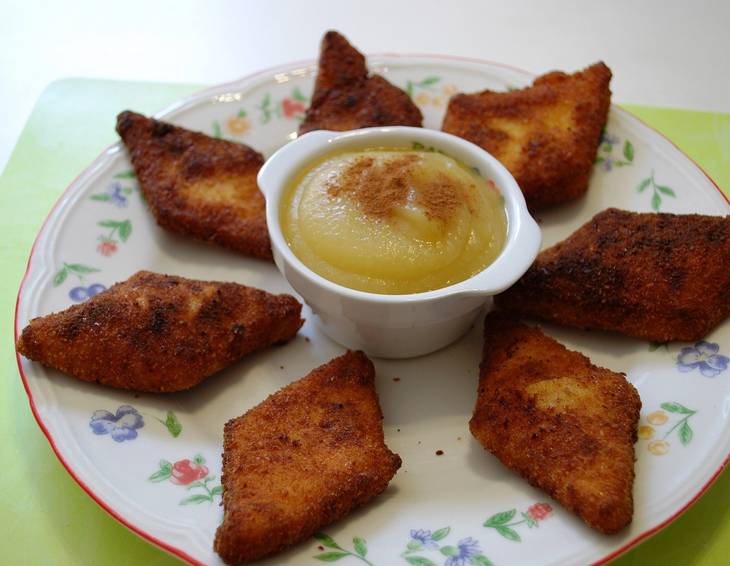 Panierte Grießschnitten mit Apfelmus Panierte Grießschnitten mit Apfelmus