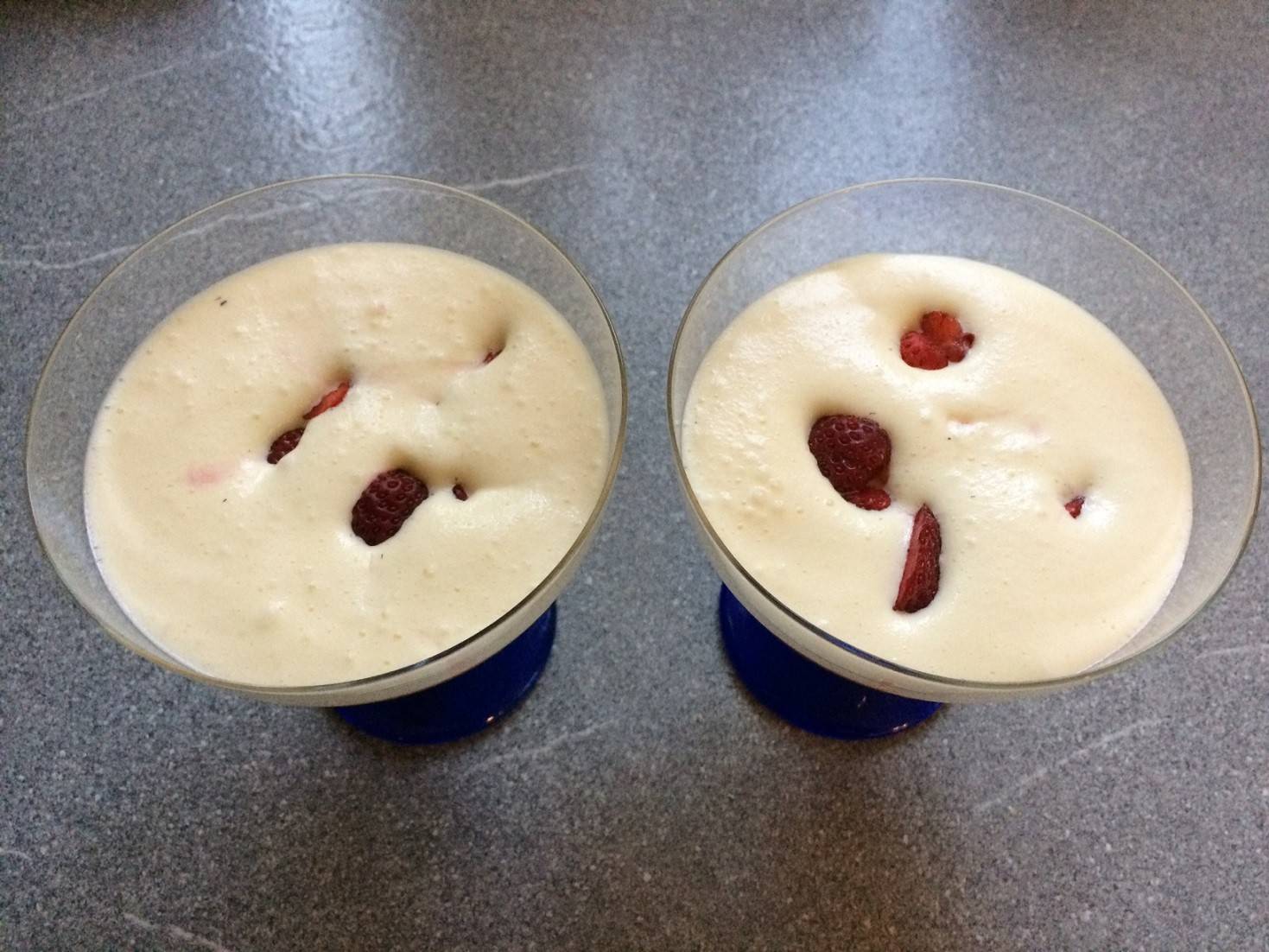 Weinschaum mit Erdbeeren Rezept - ichkoche.ch Weinschaum mit Erdbeeren Rezept - ichkoche.ch