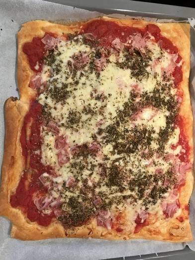 Schnelle Schinken-Käse Pizza