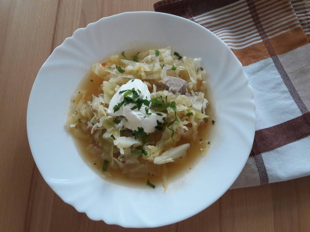 Schtschi - Krautsuppe mit Schweinefleisch