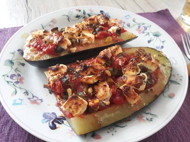 Gefüllte Zucchini mit Schafskäse und Tomaten Rezept - ichkoche.de