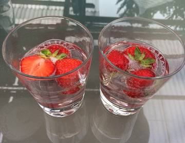 Erdbeer-Gin Tonic Erdbeer-Gin Tonic